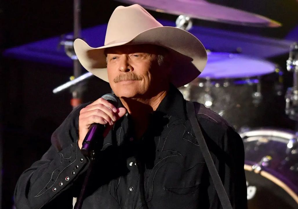 “Heartbreaking Farewell: Alan Jackson Announces Last Full Concert Ever After Decades of Hits — Fans Left in Tears as Country Legend Faces Health Battle, Promises One Final Historic Night in Nashville”